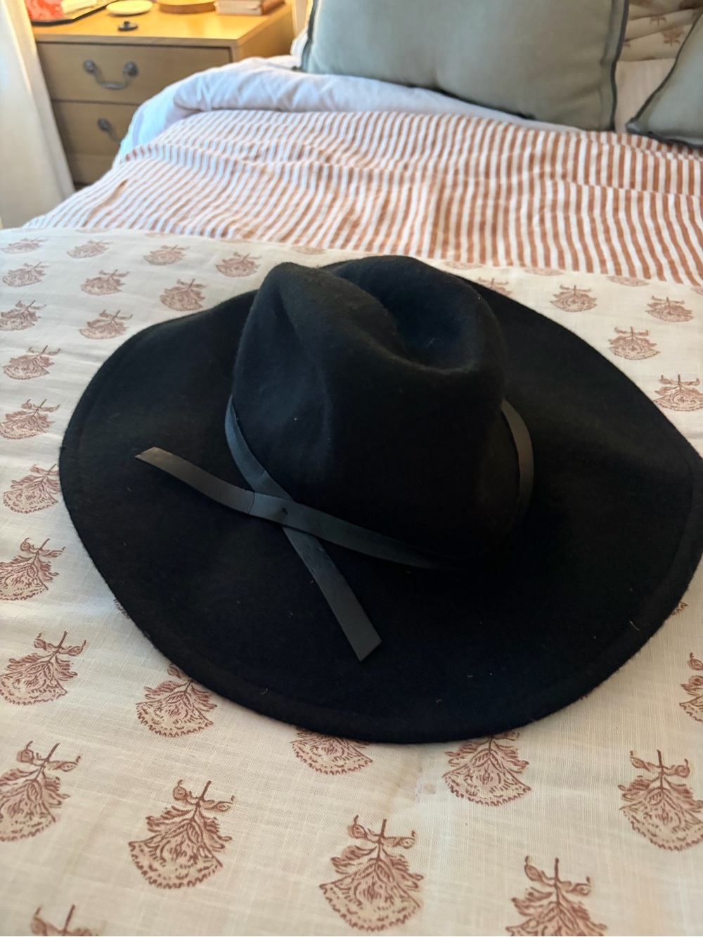 Universal Thread Black Wide Brim Felt Fedora Hat